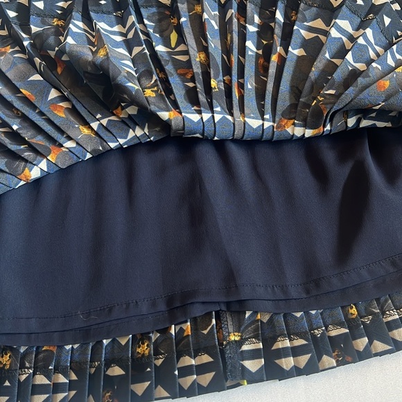 Flippy! J Crew pleated mini skirt - Sz 2 - Picture 5 of 5